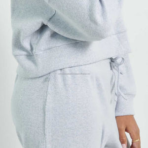 Sudadera de felpa de algodón 100% para mujer, traje liso bordado para invierno, estilo corto con posición de logotipo frontal - Product Image 3