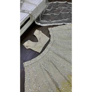 Ropa de fiesta Lehenga Choli de lana y mezclas para mujer de diseñador con espejo de papel intrincado y trabajo de varios hilos - Product Image 5