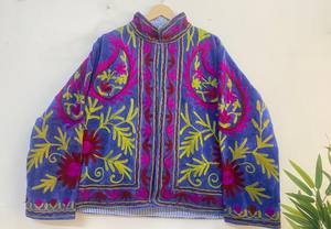 Veste Suzani en velours bleu brodée à la main, style bohème, à fleurs, pour l'hiver, idéale pour les fêtes, les mariages, la mode et comme cadeau de mariage. - Product Image 2
