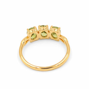 Bague en argent sterling 925 avec trois pierres de péridot taille ovale et bande de forme poire, plaquée or et rhodium - Product Image 5