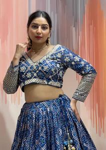 Chaniya Choli de Seda Real Rusa con Bordado a Mano con Espejos, Dupatta de Chinnon, Diseño de Diseñador, para Bodas y Navratri, para Mujer - Product Image 2