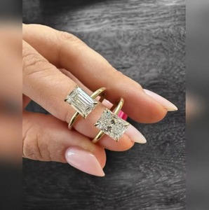 Anillo de Diamante Cultivado en Laboratorio con Corte Radiante de Lujo para Mujer, Anillo de Compromiso, Boda o Aniversario en Oro Sólido de 9K, 14K o 18K - Product Image 5
