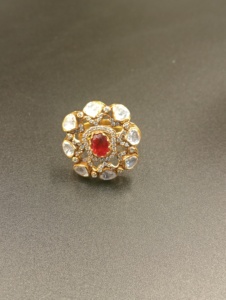 แหวนค็อกเทลชุบทองลายดอกไม้ Amaira Jewels รุ่น SM-702 ประดับด้วยพลอยดับเบิ้ลสีแดง สำหรับผู้หญิง ของขวัญแต่งงานสุดคลาสสิก - Product Image 3