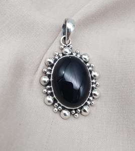 Colgante de Ónix Negro, Plata de Ley 925, Joyería Hecha a Mano, Collar de Piedras Preciosas Únicas para Hombre y Mujer, Regalo Elegante - Product Image 1