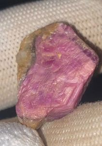 Pierre brute de rubis naturel 38,05 carats provenant des mines Femos John Saul du Kenya - Product Image 3