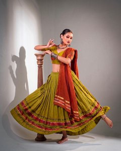 Ensemble Lehenga Choli en soie verte, tissage Zari, broderie, tenue indienne pakistanaise, vêtements de fête de mariage pour femmes - Product Image 4