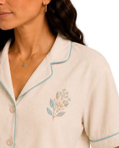 Ensemble de pyjama d'été beige personnalisé pour femme, manches courtes, boutonné, vêtement de nuit doux et respirant, ensemble de détente avec passepoil contrastant - Product Image 3
