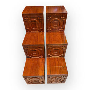 Un par de plataformas de tres niveles hechas de madera natural de Chinaberry. - Product Image 3