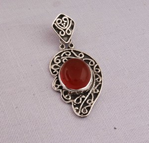 Pendentif en onyx rouge naturel, bijoux en argent sterling 925, pendentif en pierre précieuse rouge vibrante, style vintage, collier ovale en onyx pour femmes - Product Image 1