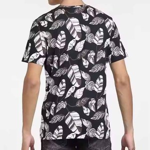 เสื้อยืดคอกลมแขนสั้นลายใบไม้สีขาวดำสำหรับผู้ชาย ทรงปกติ ผ้าเจอร์ซีย์พิมพ์ลาย ผ้าฝ้าย - Product Image 3