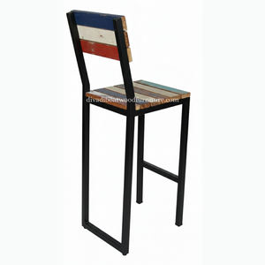 Chaise de bar en bois de bateau recyclé faite à la main, structure en fer noir, tabouret haut en bois recyclé, mobilier industriel écologique pour la cuisine - Product Image 2