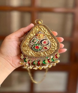Mini Bolso de Mano Kundan de Latón Plateado, Hecho a Mano, para Eventos Nocturnos, con Diamantes y Cierre de Hebilla - Product Image 3