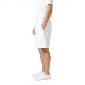 Pantalones Cortos Extra Grandes para Hombre. Confeccionados con una mezcla de algodón y forro polar de alta densidad y transpirable, estos shorts ofrecen un estilo sofisticado y relajado. - Product Image 3