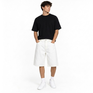 Pantalones cortos de mezclilla rectos personalizados hasta la rodilla con lavado blanqueado, detalles de bolsillos utilitarios, etiqueta personalizada y estilo urbano relajado. - Product Image 2