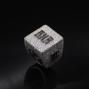 Anillo de Diamantes Cultivados en Laboratorio en Blanco y Negro Personalizado, Anillo de Campeonato de Plata de Ley 925 para Hombre, Anillo de Moda Hip Hop - Product Image 1
