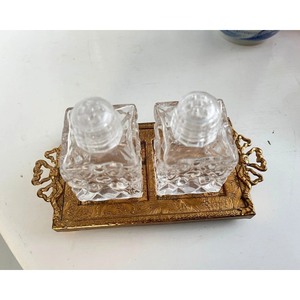 Juego de Saleros y Pimenteros de Cristal con Bandeja Dorada de Acero Inoxidable, Utensilios para Hierbas y Especias, Herméticos, Aptos para Alimentos, Ecológicos, Solo Lavado a Mano - Product Image 1