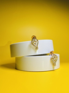 Pendientes de Diamantes con Corte Corazón, Chapados en Oro de 9K, Joyería de Lujo para Uso Diario de Mujer - Product Image 1