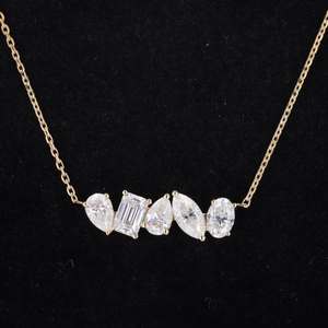 Colgante de Diamantes Cultivados en Laboratorio con Certificación IGI, en Forma de Pera, Esmeralda, Marquesa y Ovalada, en Oro, Oro Rosa, Oro Blanco o Plata, D-E-F VVS-VS - Product Image 1