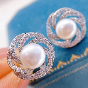 ต่างหูแฟชั่นดีไซน์แบรนด์ รูปทรงรถเล็กๆ ประดับมุกน้ำจืดจูจี้ แฮโอชิ เครื่องประดับอัญมณี - Product Image 3