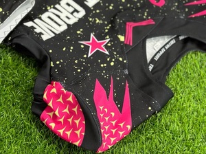Conjunto de Uniforme de Fútbol Juvenil Coconut Grove, Negro y Rosa, Sublimado, Cuello en V, Manga Corta, Transpirable, para Niños, Todas las Temporadas - Product Image 5