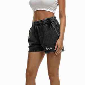 Shorts de mujer a la moda que combinan material suave y estilo moderno para viajes, entrenamientos y uso casual. - Product Image 1