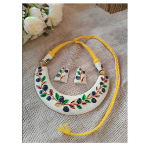 Conjunto de Joyería de Terracota de Diseño Premium, Collar y Aretes Festivos para Uso Étnico y Contemporáneo - Product Image 3