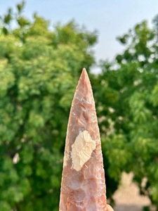 Punta de Flecha de Jaspe Marrón de 11 Pulgadas Hecha a Mano, Artesanía de Piedra Semipreciosa, Regalos para el Hogar, Punta de Lanza en Forma de Media Luna Dinámica - Product Image 3