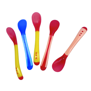 Cuillère en silicone non toxique pour bébé facile à nettoyer et durable - Product Image 2