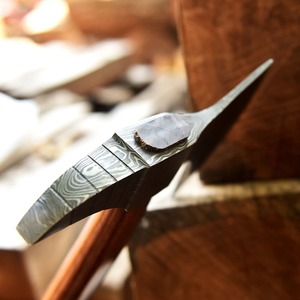 Tomahawk de Acero de Damasco Hecho a Mano, Personalizado, con Mango de Madera, Acero con Alto Contenido de Carbono, Diseño de Grado Industrial, Garantía de 3 Años para Bricolaje - Product Image 2