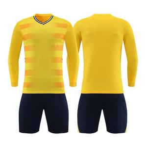 Ensemble d'uniformes de football personnalisés sublimés pour hommes, col en V, manches courtes, couleur dégradée, évacuation de l'humidité, tenue d'été pour équipe adulte - Product Image 6