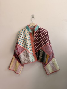 Chaqueta Kantha Reversible Tejida al por Mayor, Estilo Vintage, Hecha a Mano en India, Chaqueta Corta Boho para Mujer, Otoño/Invierno - Product Image 4