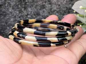 Brazalete de Cuerno de Búfalo Hecho a Mano, Ligero, con Tacto Real, Diseño Pulido, Forma Personalizada, Antiguo, Duradero, Natural, Coleccionable para Bodas - Product Image 3