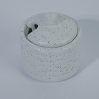 Tarro Pequeño para Condimentos de Cerámica Blanca con Diseño de Puntos, Marca Agung Keramik, con Tapa y Ranura para Cuchara, 6x6cm, Modelo D-1628, para Restaurantes y Hoteles