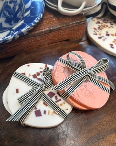 Sous-verres modernes portables en résine découpée, faits à la main, pour hôtels et restaurants, design personnalisé, fabricant indien, pour la décoration de table - Product Image 6