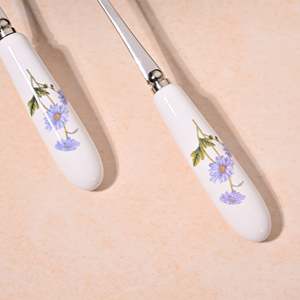 Fourchettes à dessert en métal et céramique écologiques Daisies Bloom, ensemble de 2 jetables mignonnes pour dîner et camping - Product Image 2