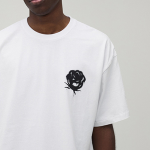 Camiseta Gráfica para Hombre con Estampado Serigrafiado, Personalizada OEM, Estilo Urbano, Cuello Redondo, Manga Corta, Prenda Casual de Moda - Product Image 4