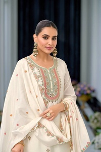 Nouveau design pakistanais Top Sharara Sequence Embroidery Suit avec Dupatta assorti pour un look élégant aux meilleurs prix de l'Inde - Product Image 2