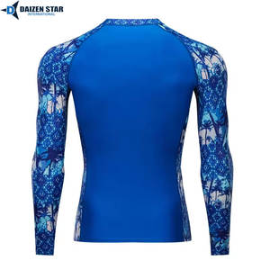 AquaShield UPF50 Maillot de bain athlétique à manches longues en polyester respirant et écologique, séchage rapide, EliteFit Stretch - Product Image 3