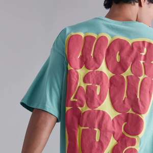 เสื้อยืดออกกำลังกายผู้ชายแบบสปอร์ต 100% โพลีเอสเตอร์ ระบายอากาศ แห้งเร็ว คอกลม สำหรับใส่ลำลอง สีพื้น - Product Image 2