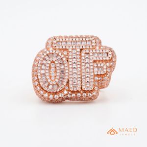 Anillo de Moissanita para Hombre, Anillo con Letra, Anillo con Incrustaciones de Diamantes Baguette, Joyería de Lujo, Regalo para Hombre, Acabado Premium - Product Image 1
