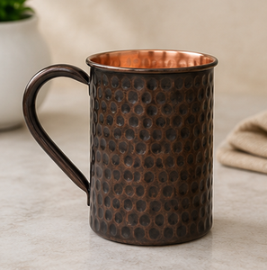 Mug vintage en cuivre foncé, élégant, texturé, noirâtre, avec poignée métallique assortie, pour cocktails, café glacé, bière, exquis - Product Image 3