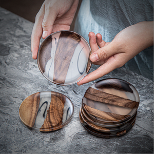 ที่รองแก้วกาแฟ/ชา ทำจากไม้วอลนัทและเรซิ่น - Product Image 1