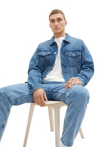 Chaqueta vaquera azul claro de primavera para hombre, de ajuste holgado, personalizada OEM al por mayor, de alta calidad, ecológica, estilo casual urbano, con efecto desgastado, estilo vaquero. - Product Image 4