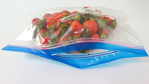 Bolsa reutilizable para comida con doble cremallera hecha de plástico reciclado para uso higiénico y duradero en alimentos - Product Image 6