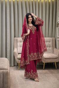 Conjunto de diseñador Zari con bordado de hilo y lentejuelas, top de seda Nc Moss con pantalón Plazzo y dupatta, completamente cosido. - Product Image 1