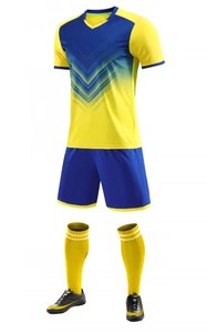 Camiseta de Fútbol Sublimada con Cuello en V para Hombre, Manga Corta, Absorbe la Humedad, Ropa Deportiva de Poliéster para Adultos, Todas las Temporadas, Color Degradado - Product Image 5
