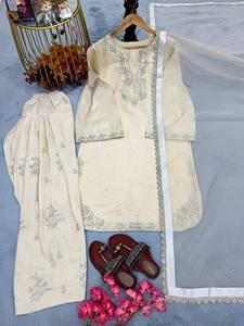 Conjunto de traje de seda romana de diseñador para mujer con elegantes mangas acampanadas y dupatta de organza suave - Product Image 3