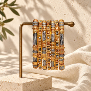 Conjunto de Brazaletes Multitono Chapados en Oro para Mujer, Diseño Geométrico Texturizado, Joyería Artificial, Suministro al por Mayor del Fabricante - Product Image 6