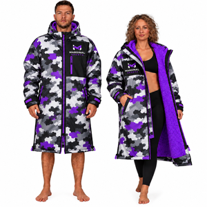 Poncho de bain camouflage personnalisé imperméable à séchage rapide avec intérieur polaire, coupe-vent et chaud pour la plage et la piscine - Product Image 1
