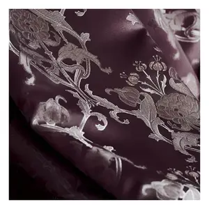 Cortina hecha en Japón con un bonito brillo, tejido delicado con un patrón clásico